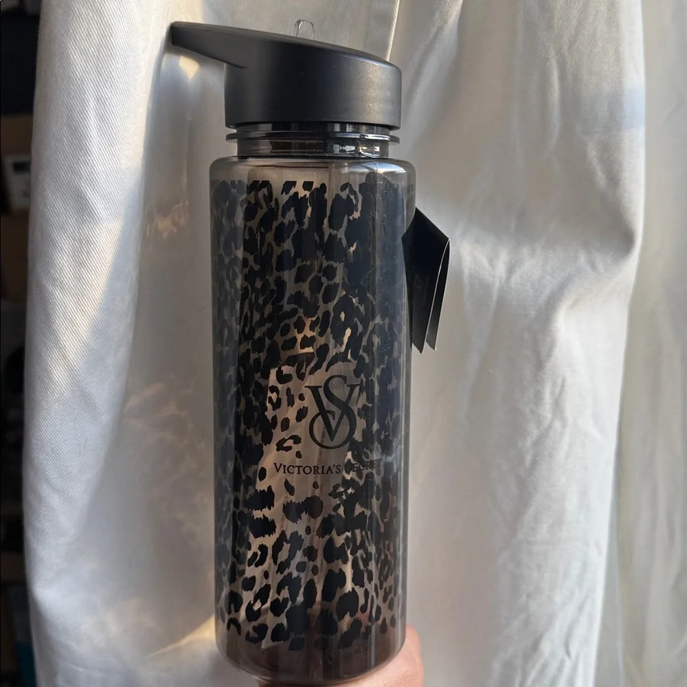 Vs Victoria’s Secret plastic leopard cheetah animal print water bottle - Picture 2 of 9